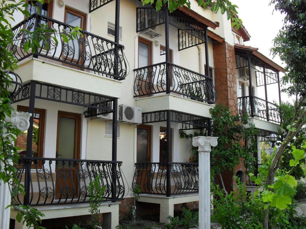 Villa Ozalp Apartments Далян Стая снимка